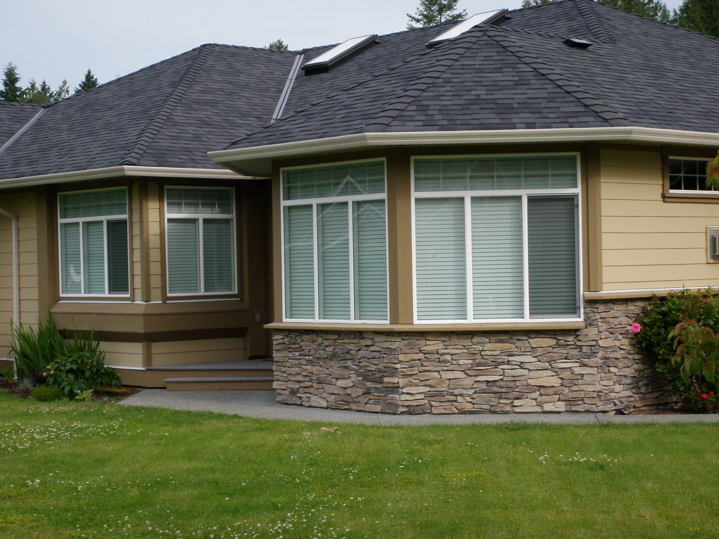 Rustic ledgestone
