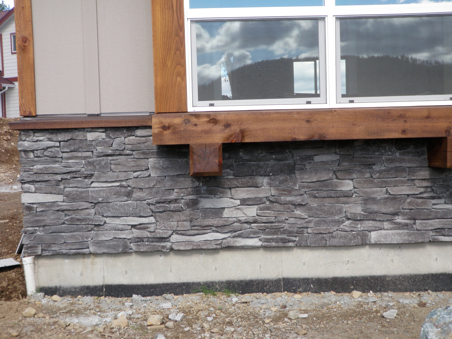 Rustic ledgestone